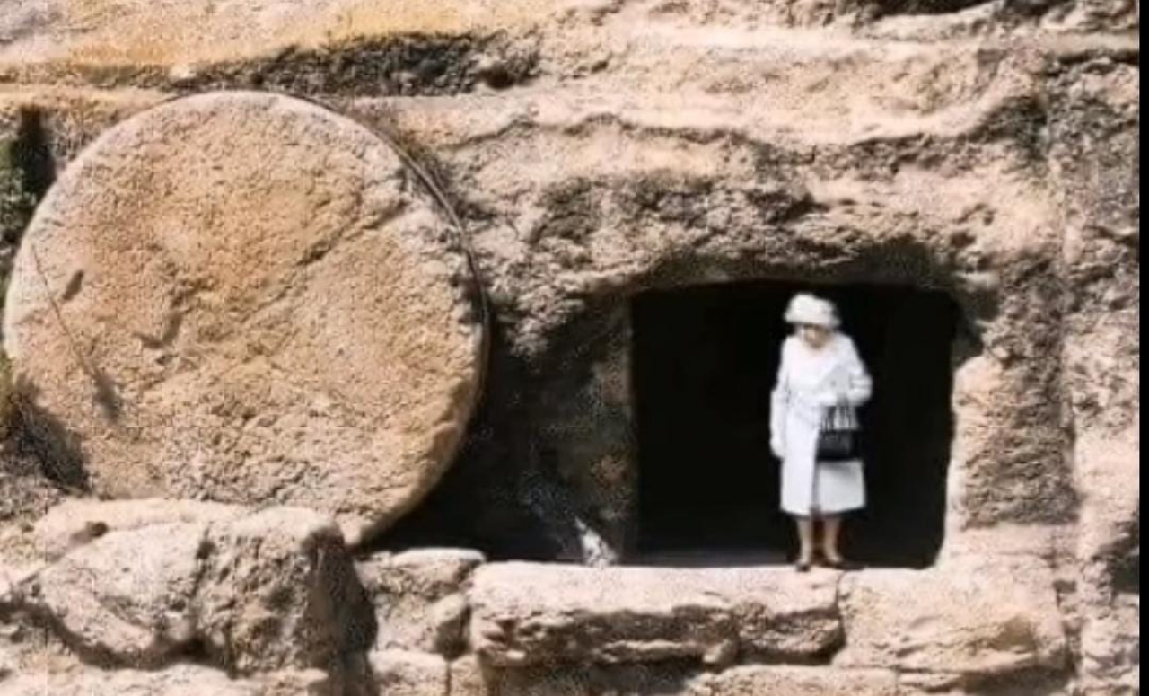 Reina Isabel II ofrenda