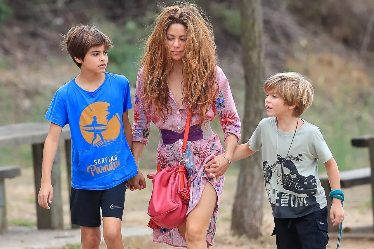 Shakira niñera ayuda