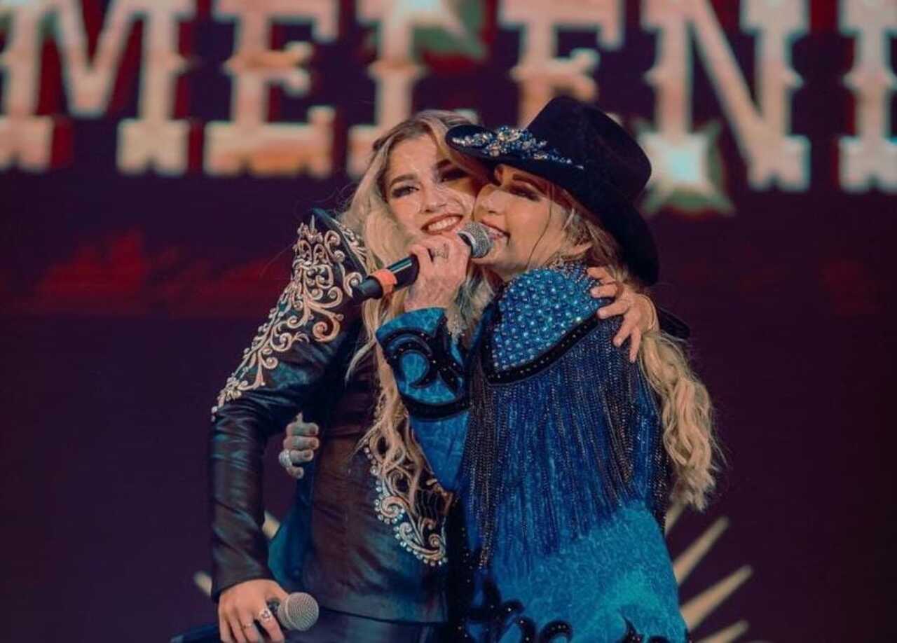 Alicia Villareal y su hija