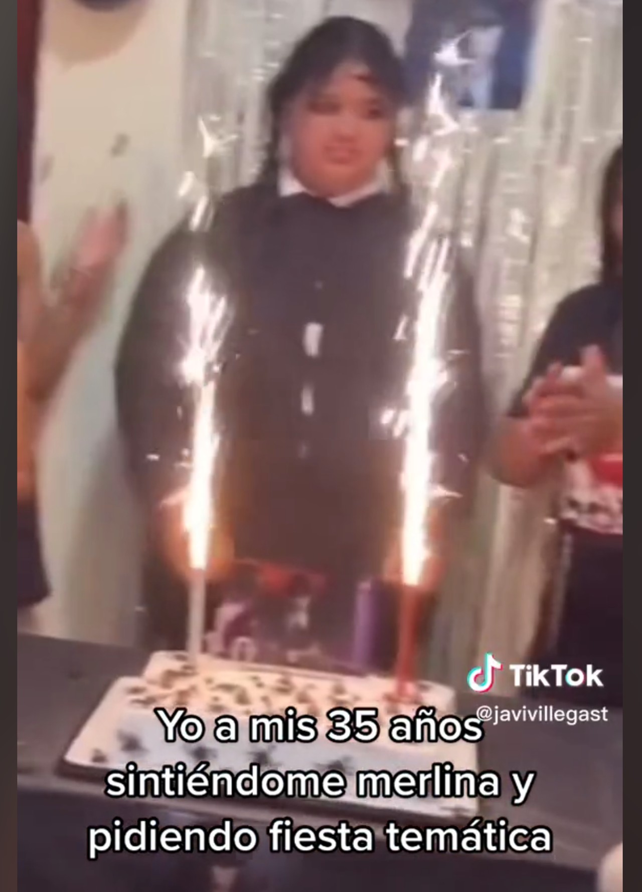 Niña Merlina fiesta tematica