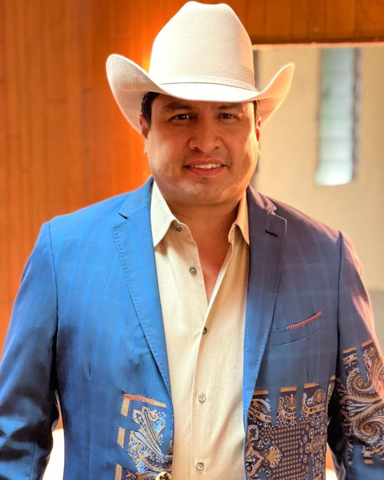 Julion Alvarez borracho con palenque Tijuana