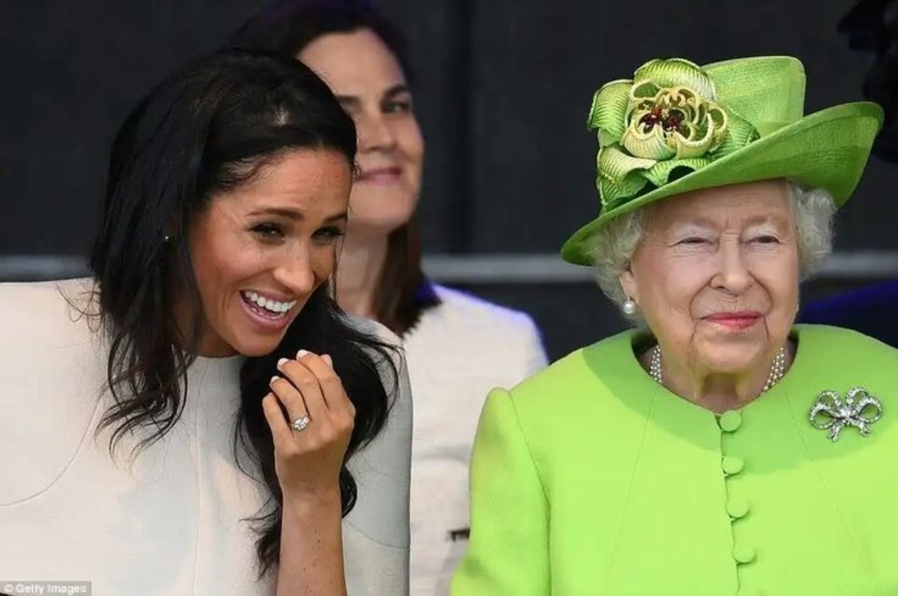 Meghan Markle se burla de reina Isabel