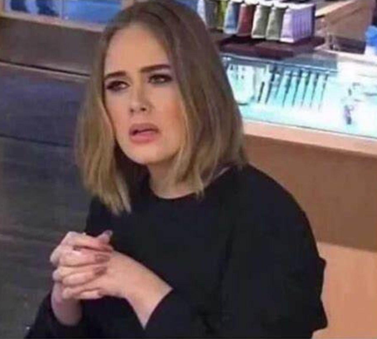 Adele meme cara de wtf