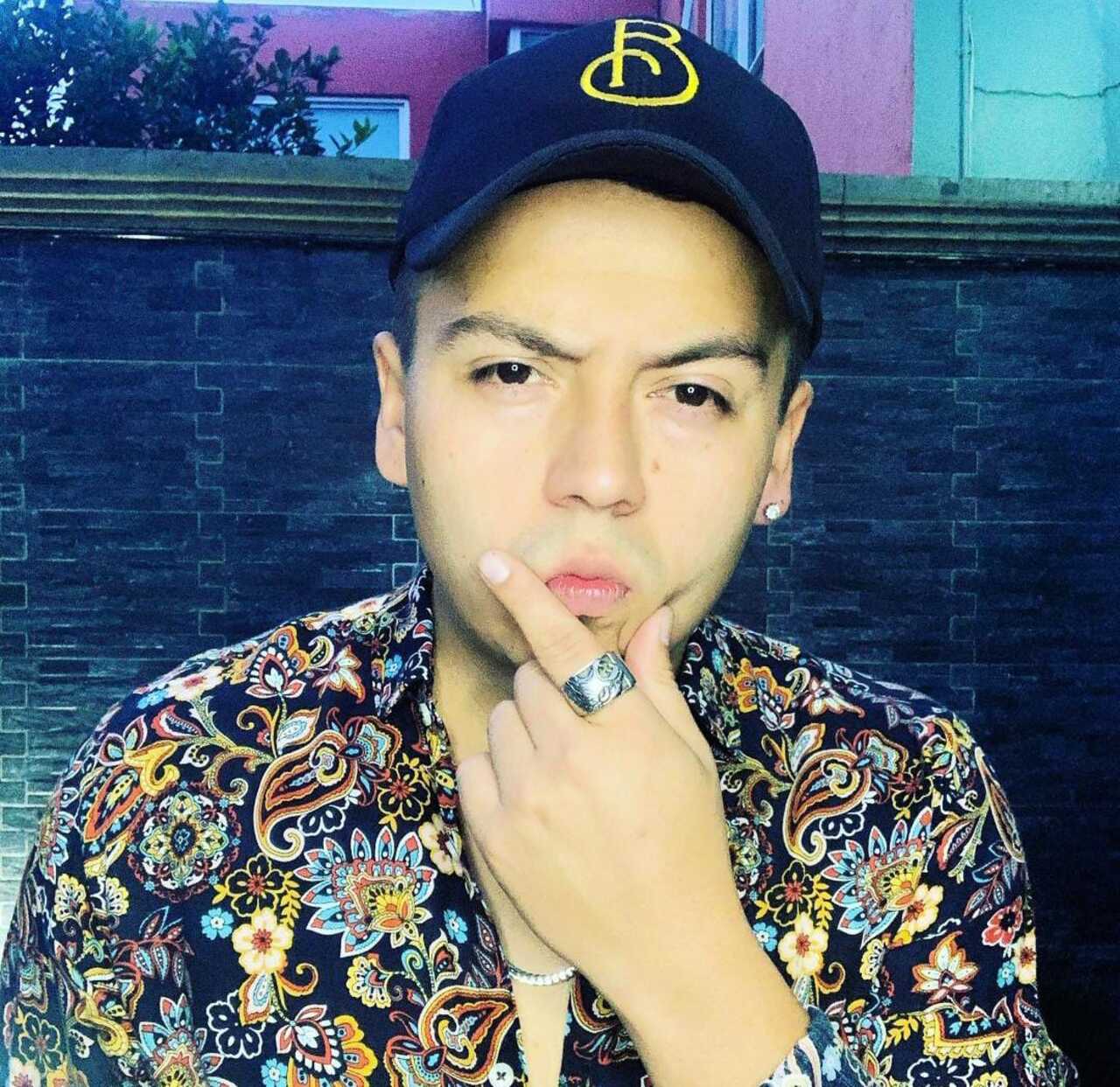 actor bajo la misma luna
