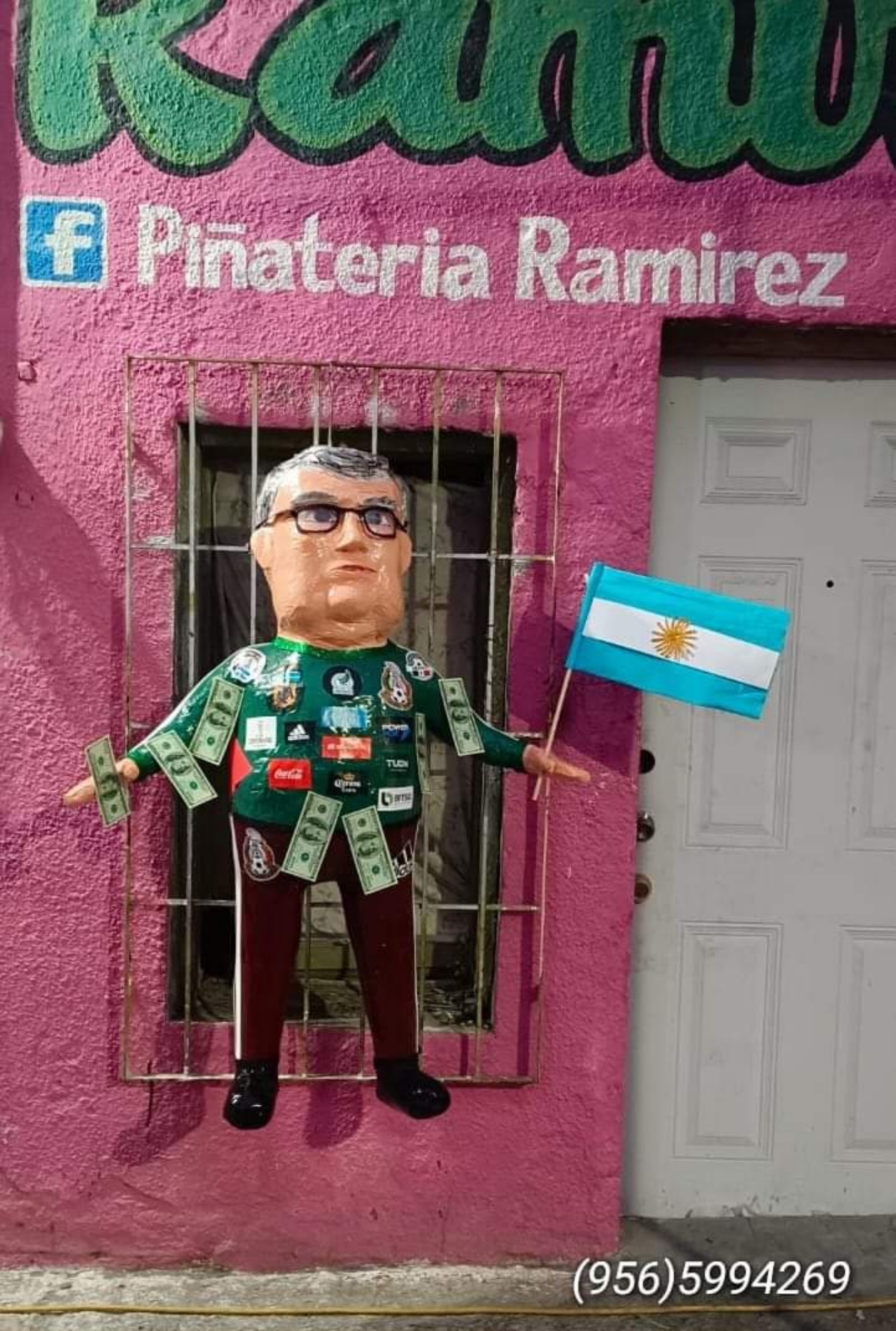 Piñata Tata Martino