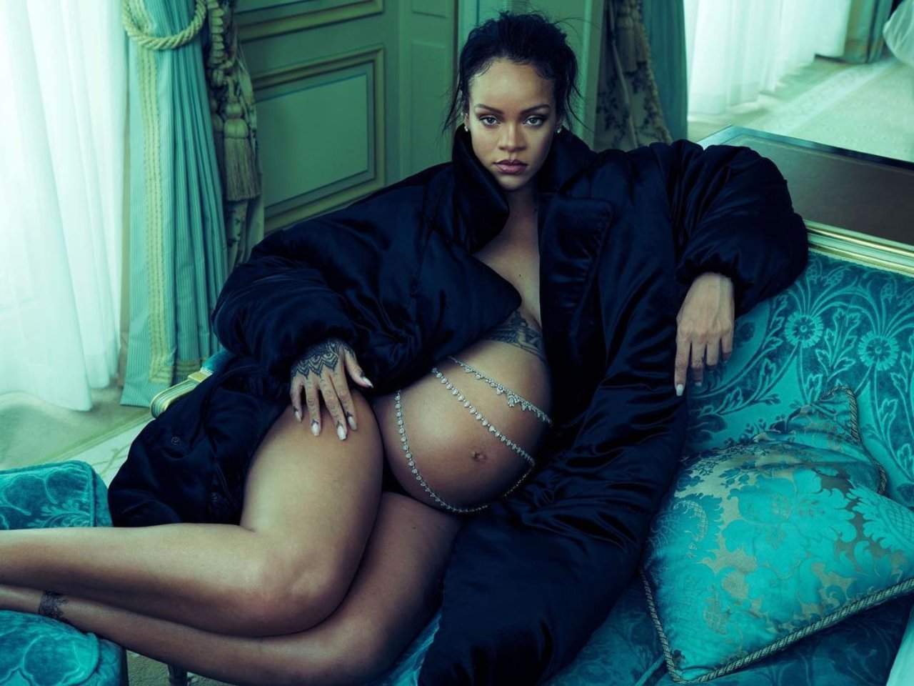 Rihanna famosas convirtieron mamás 2022
