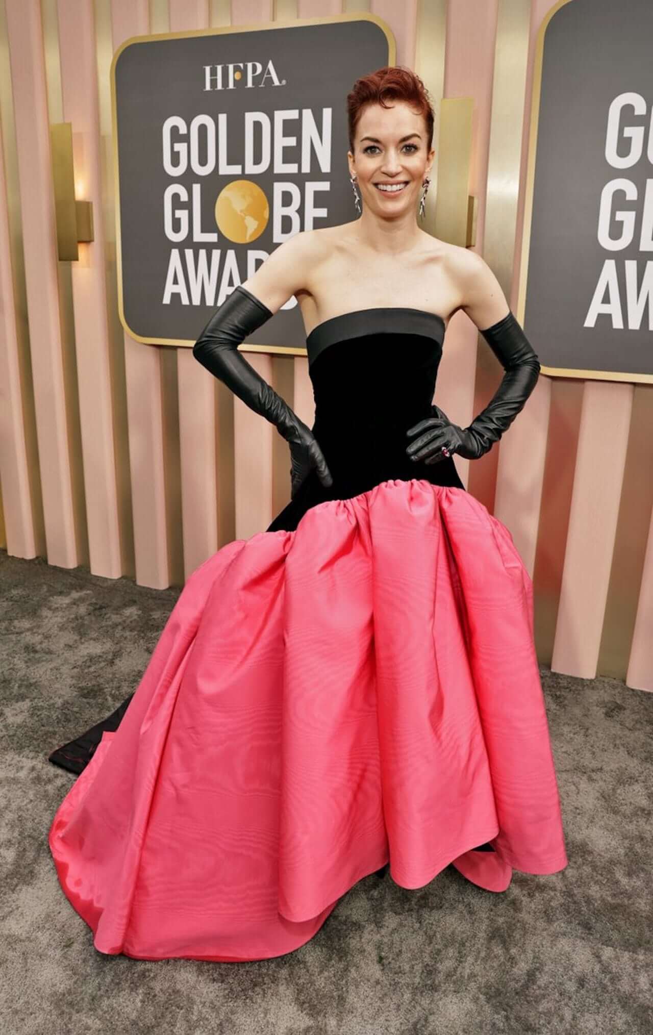 Brit Lower en los Globos de Oro 2023