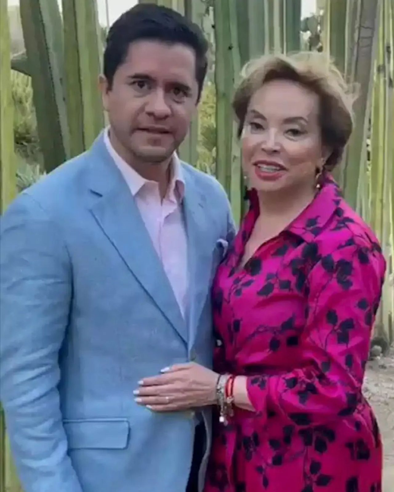 elba esther gordillo vestido beatriz gutierrez