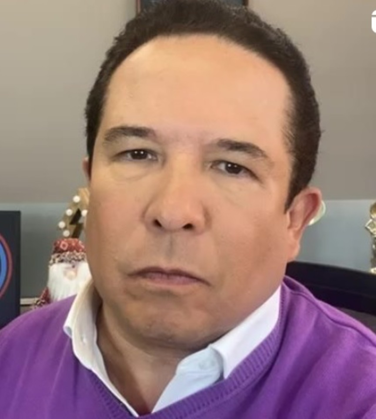 Gustavo Adolfo Infante se hace arreglitos