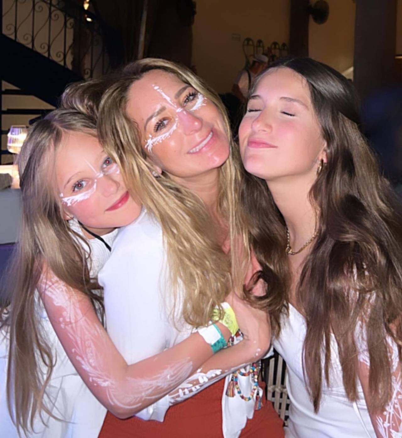 Hijas Geraldine Bazan cantan cancion Shakira papa