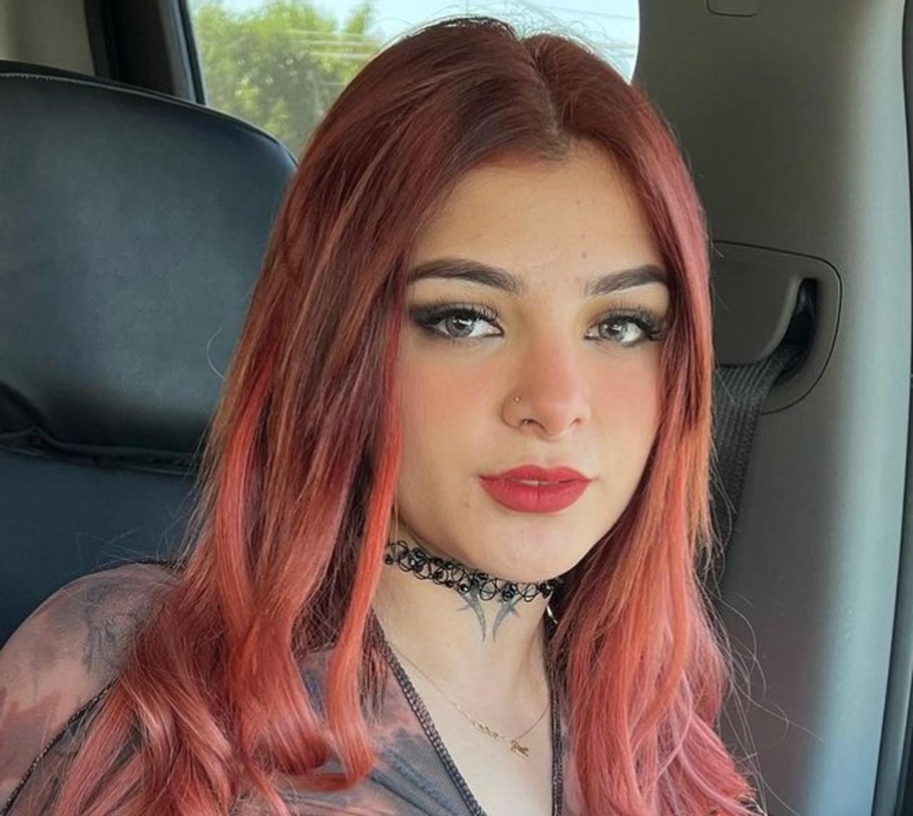 Karely Ruiz doble TikTok dalla soto