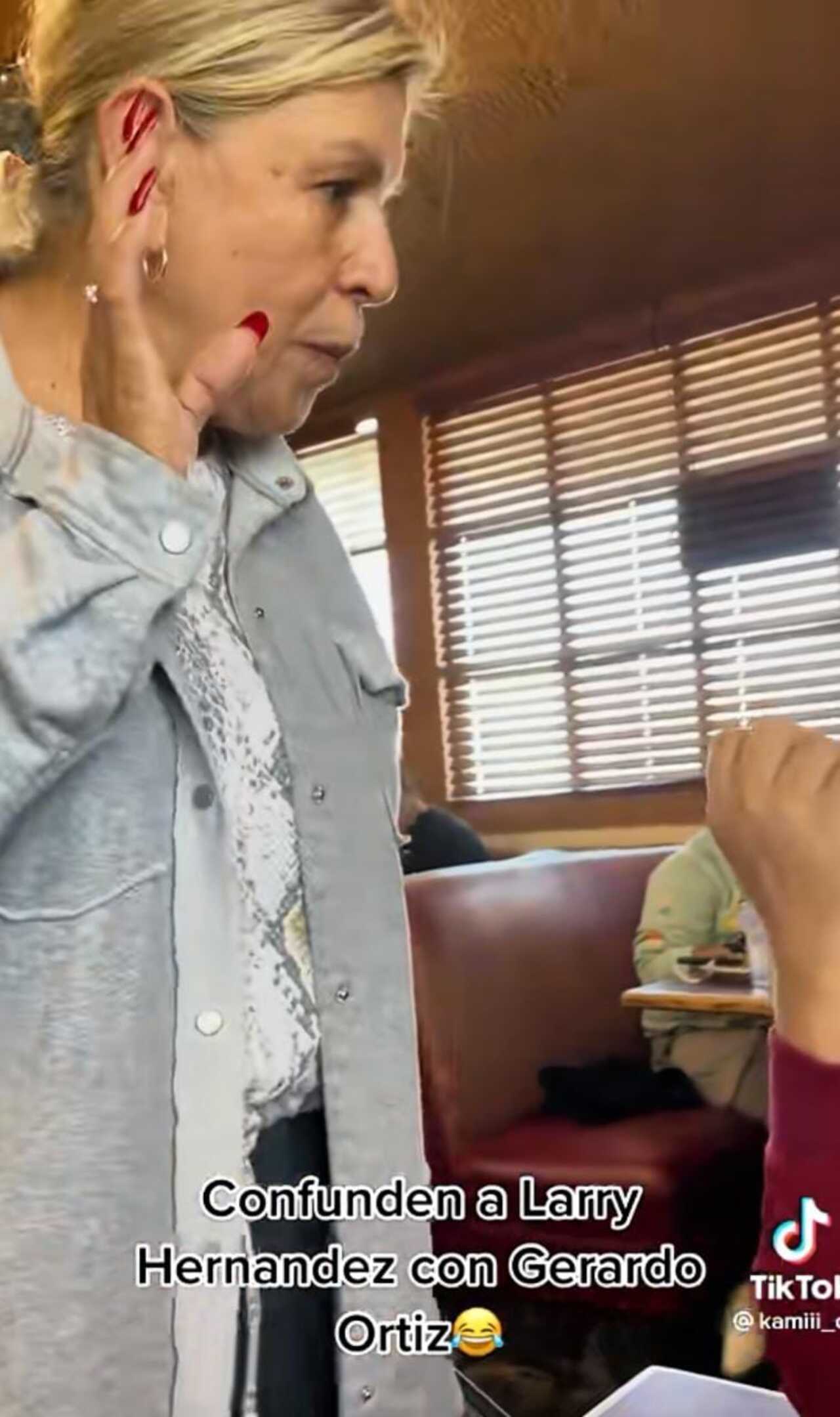 Señora confunde a Larry Hernández 
