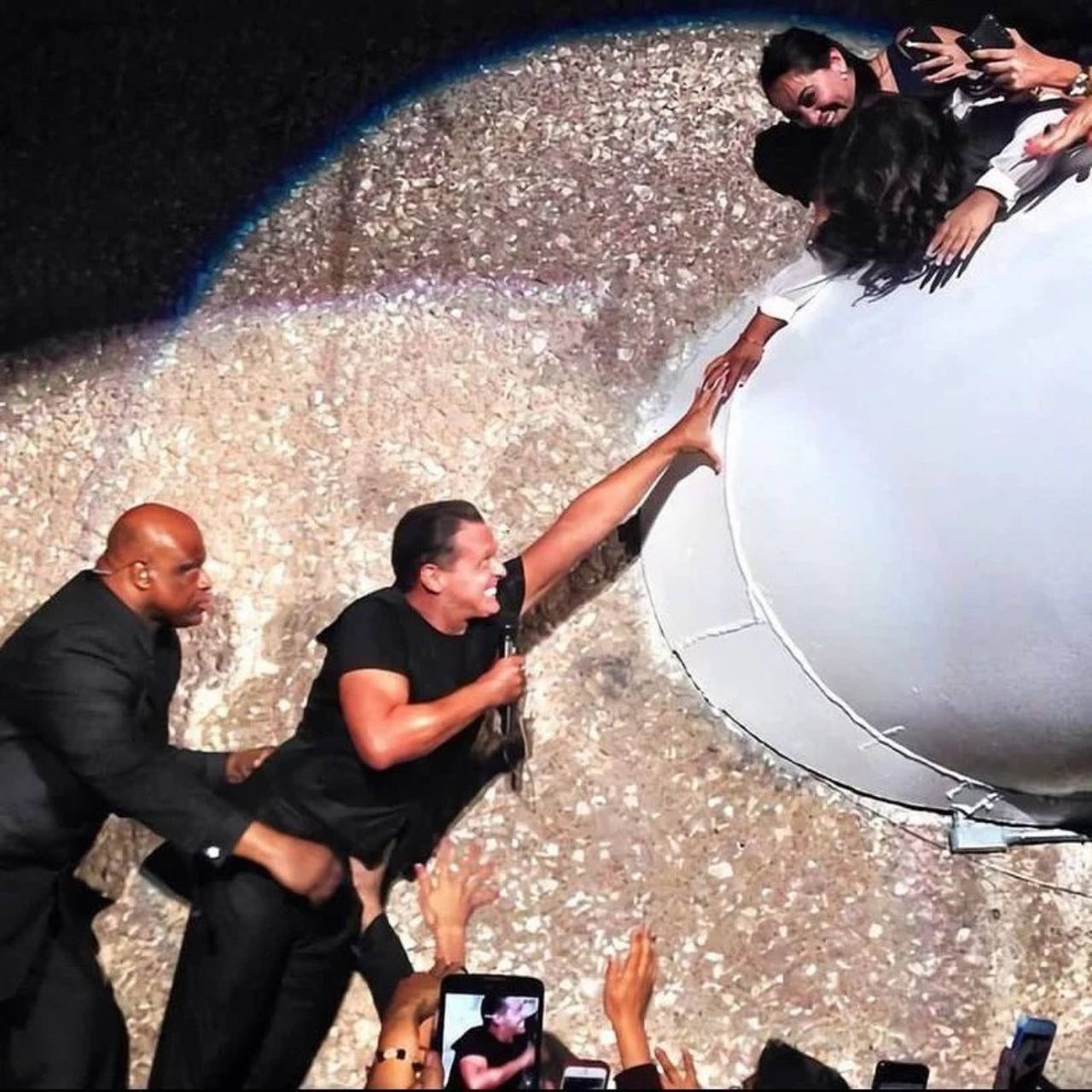 Luis Miguel humilde con sus fans