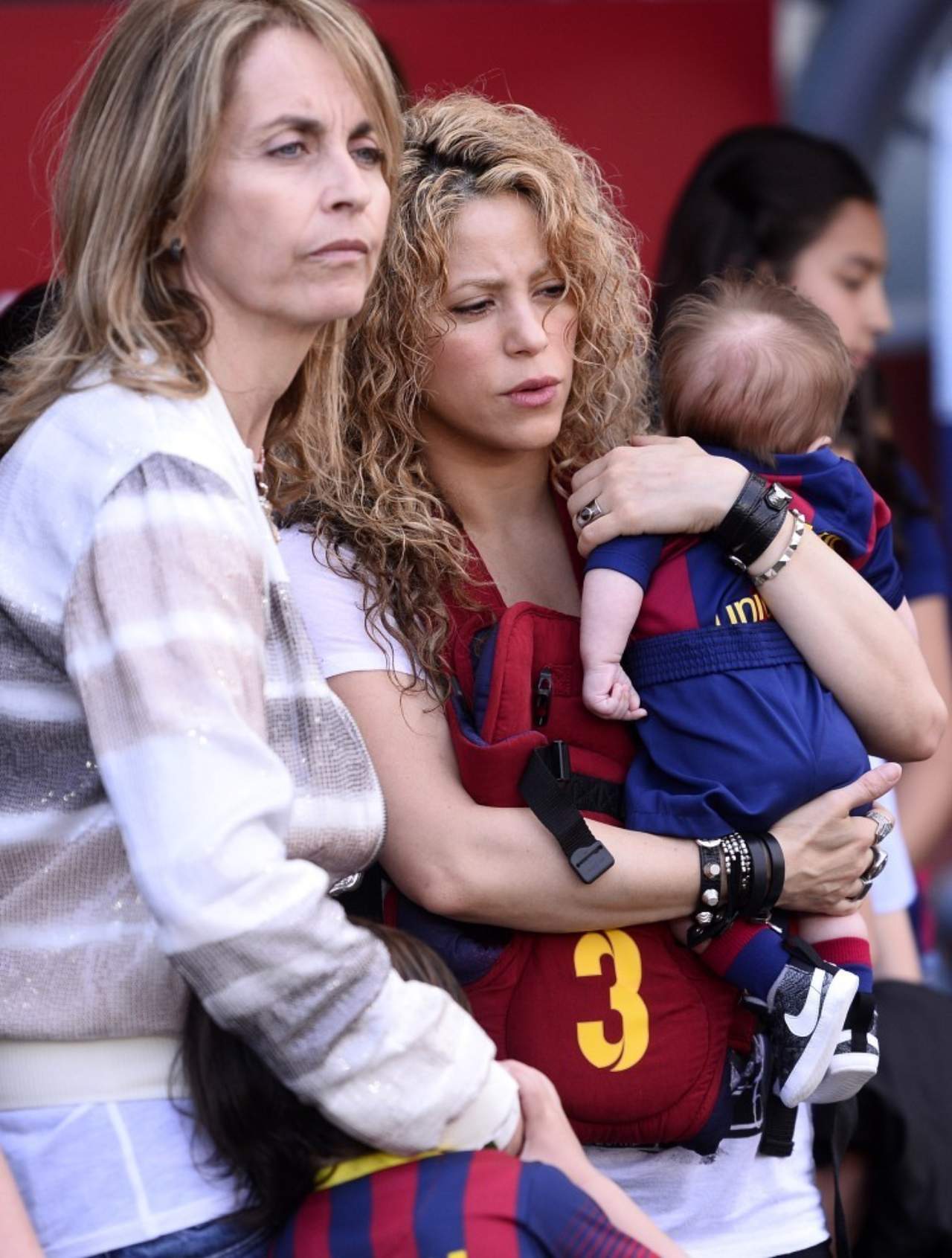 Mamá Pique callando a Shakira video