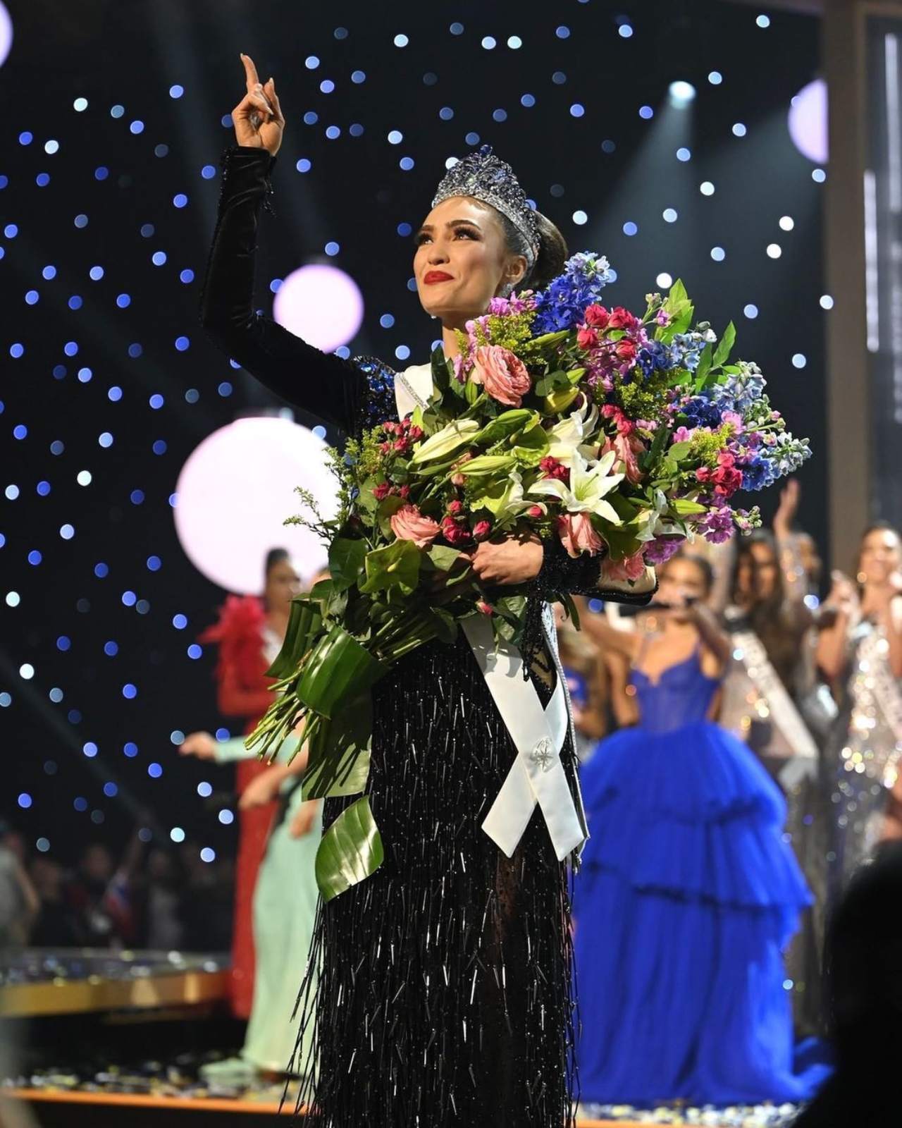 Miss Universo renuncia corona Estados Unidos