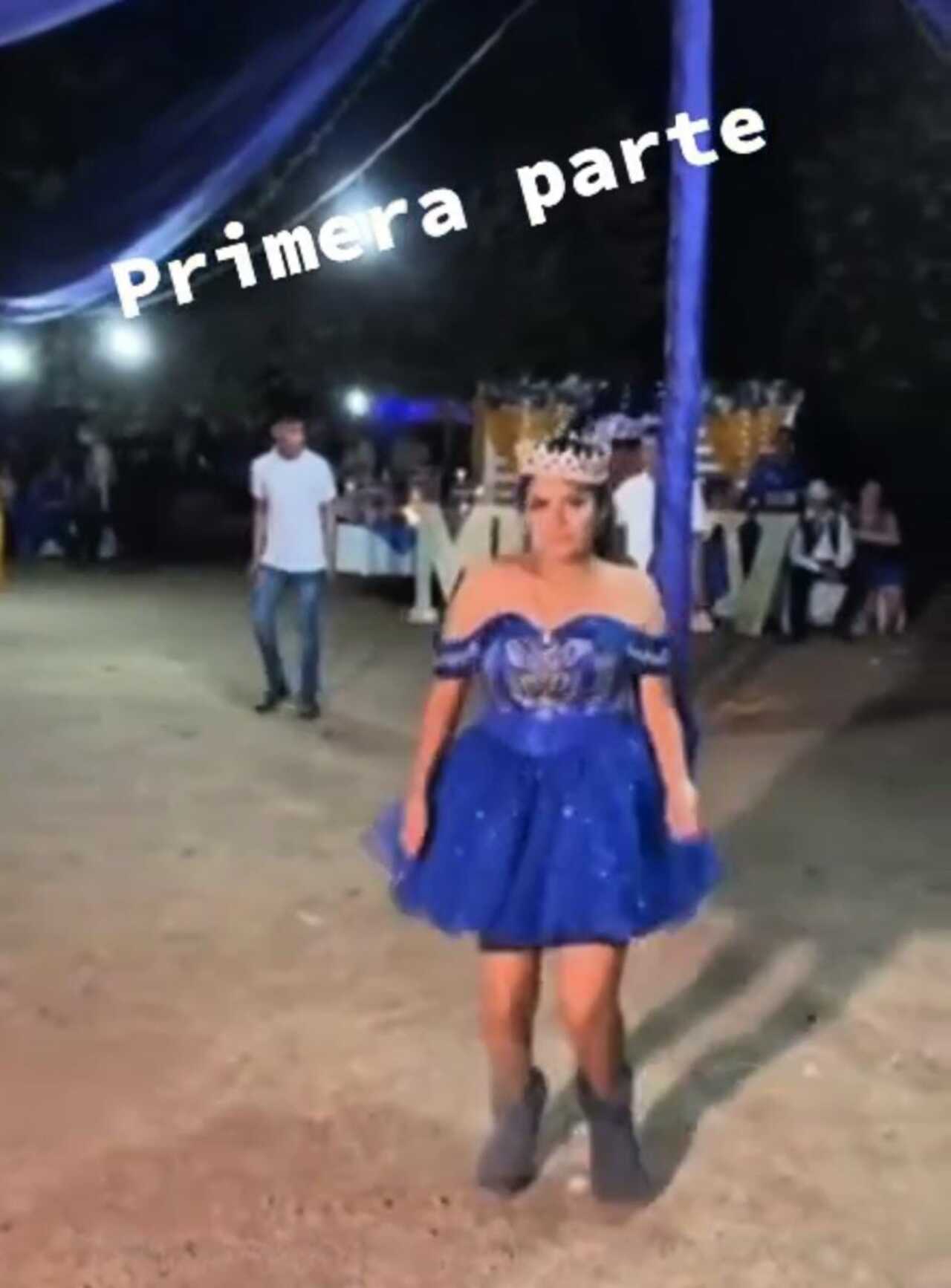 Quinceañera tiesa 