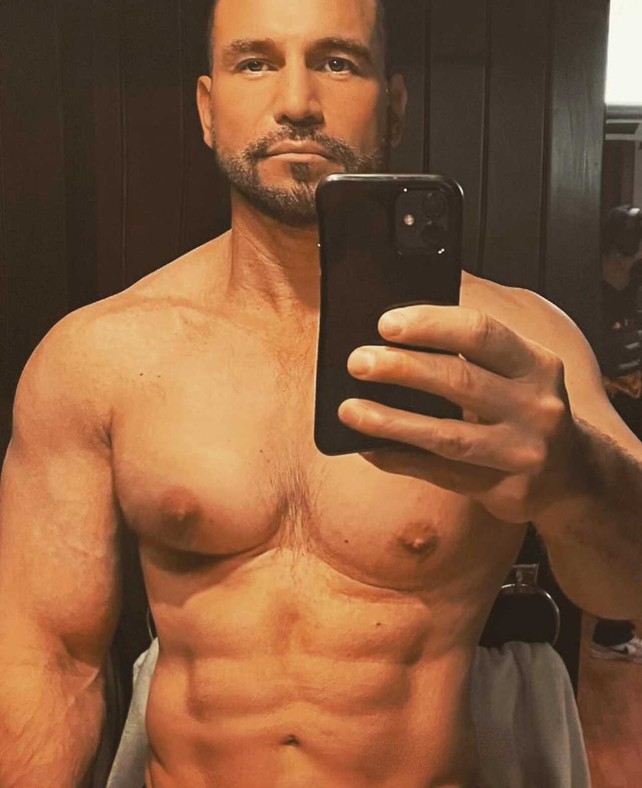 Rafael Amaya se pasa de photoshop