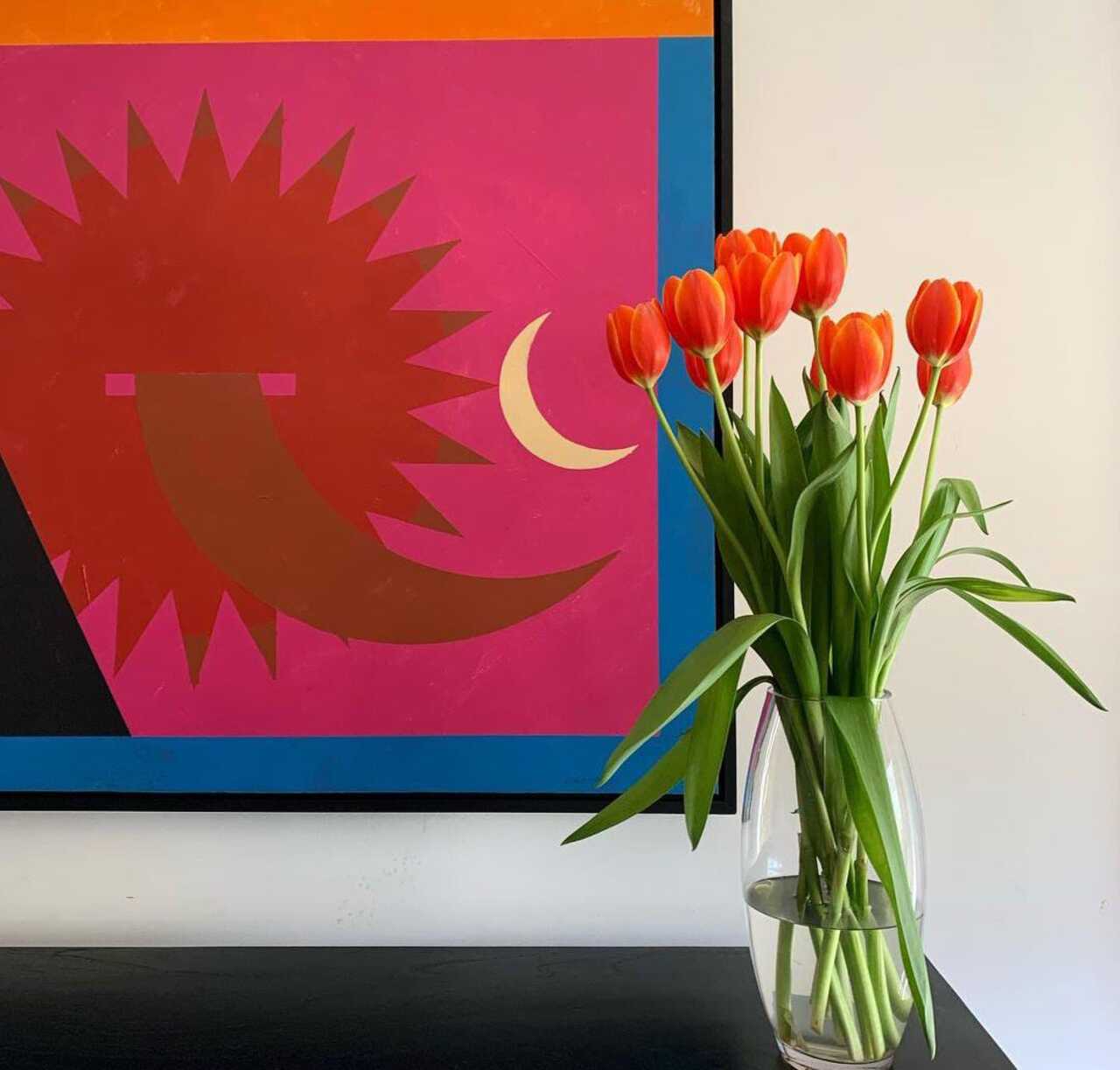 Rebecca Jones recibe flores