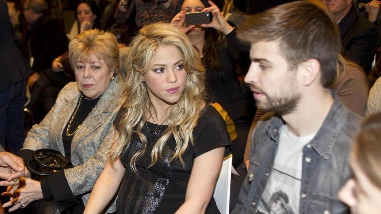 Shakira Bruja suegros casa balcon