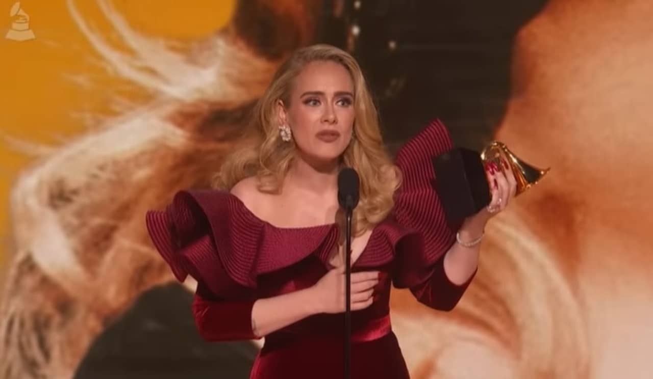 Adele gana Grammy Bad Bunny 2023