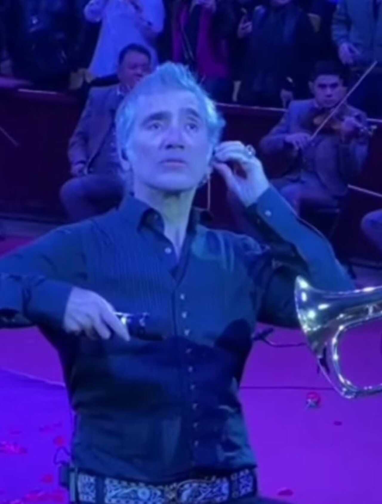 Alejandro Fernández pedo