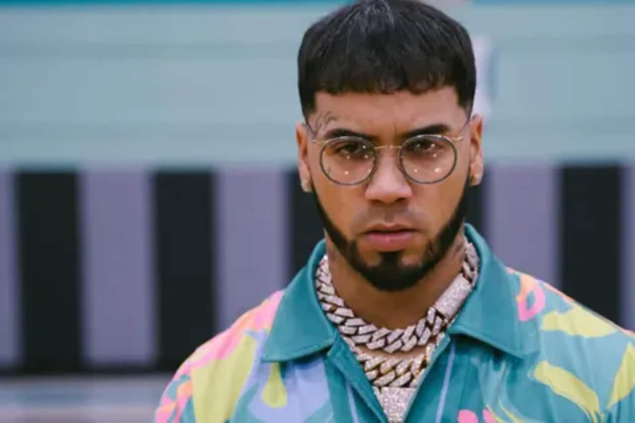 Anuel jinasio escribir mal dos veces