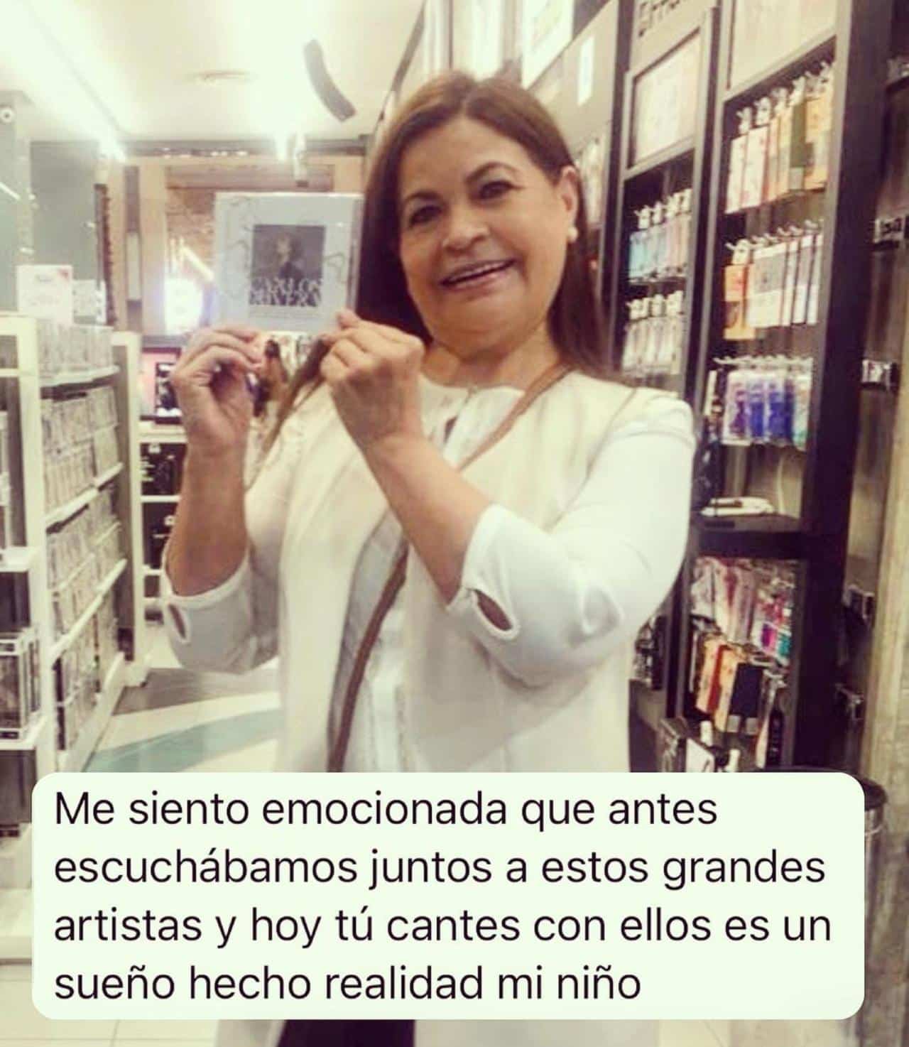 Carlos Rivera ayuda mama paga casa