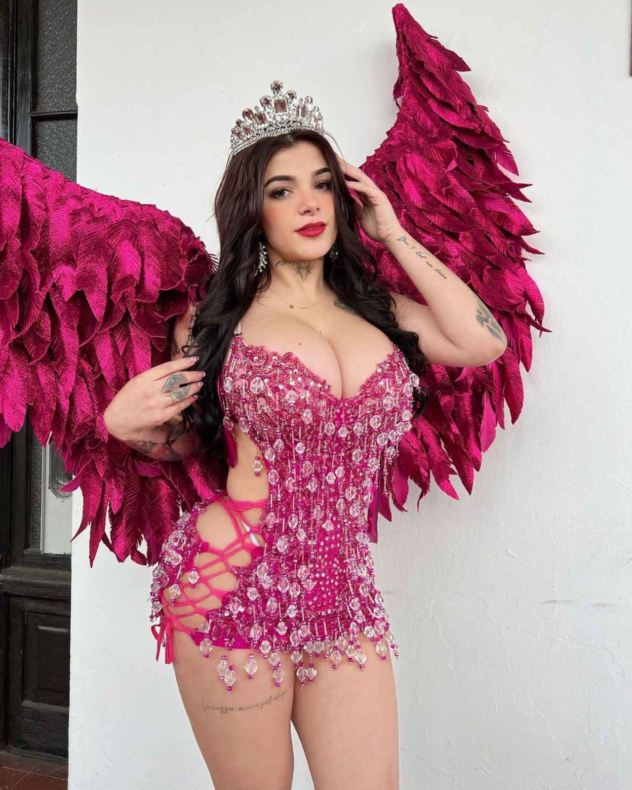 Karely Ruiz atacada huevazos Carnaval Guaymas
