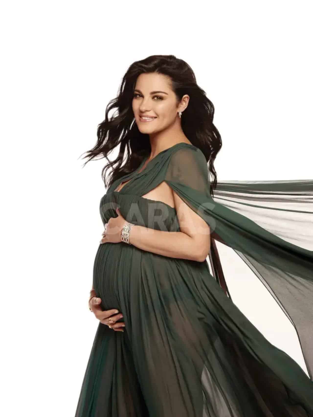 Maite Perroni posa embarazada portada revista