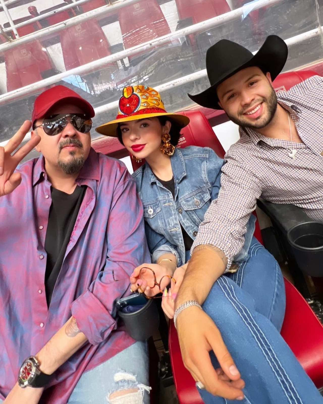 Pepe Aguilar pide compren boletos show