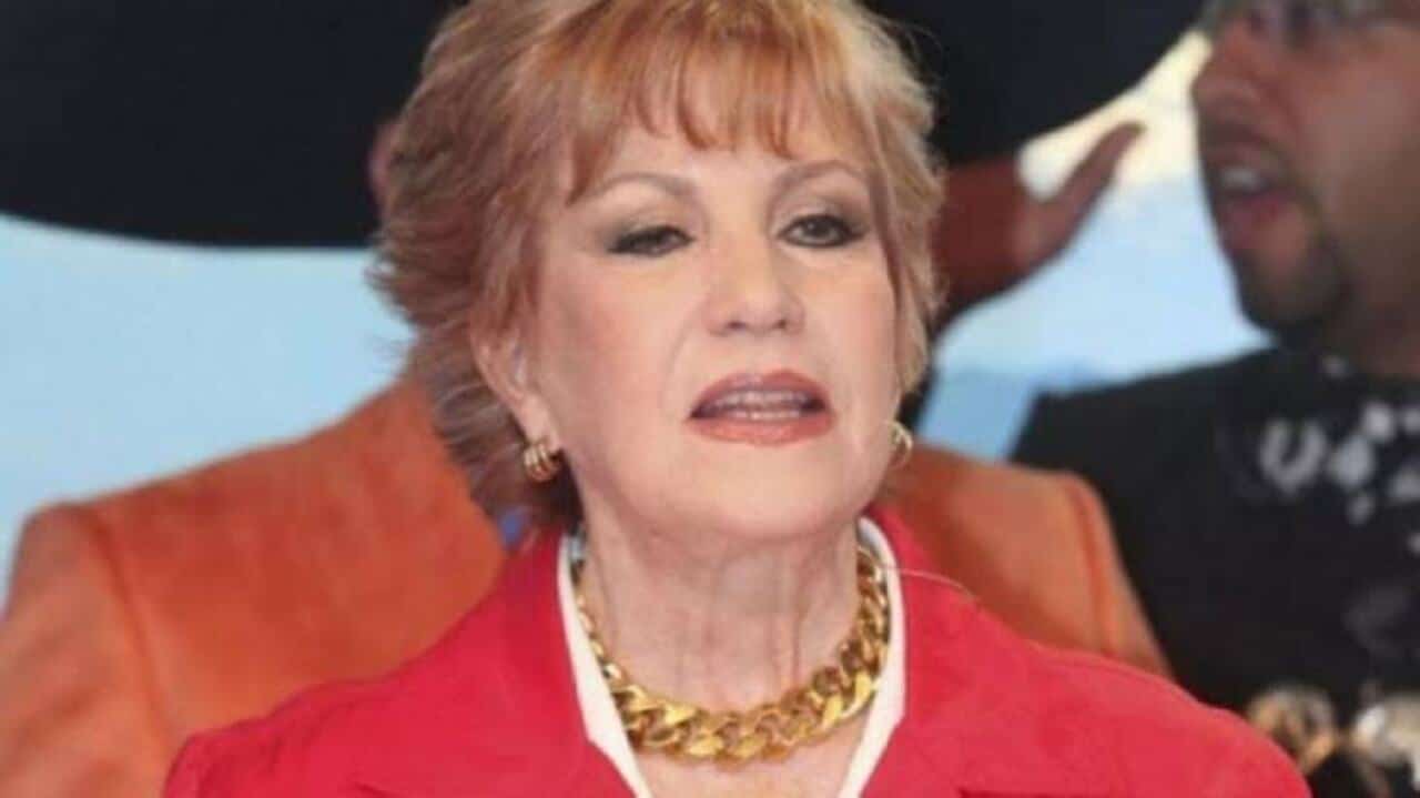 Tachan a Maxine Woodside de ingrata