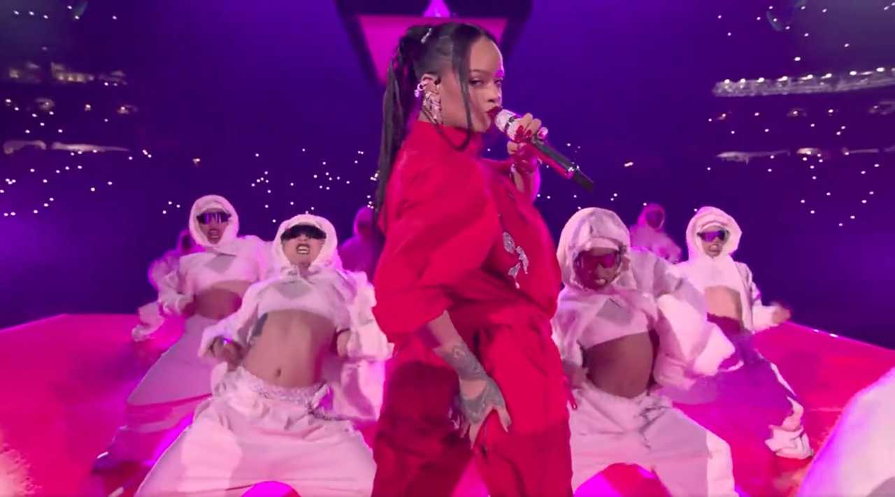 Rihanna en el show de medio tiempo del super bowl 2023