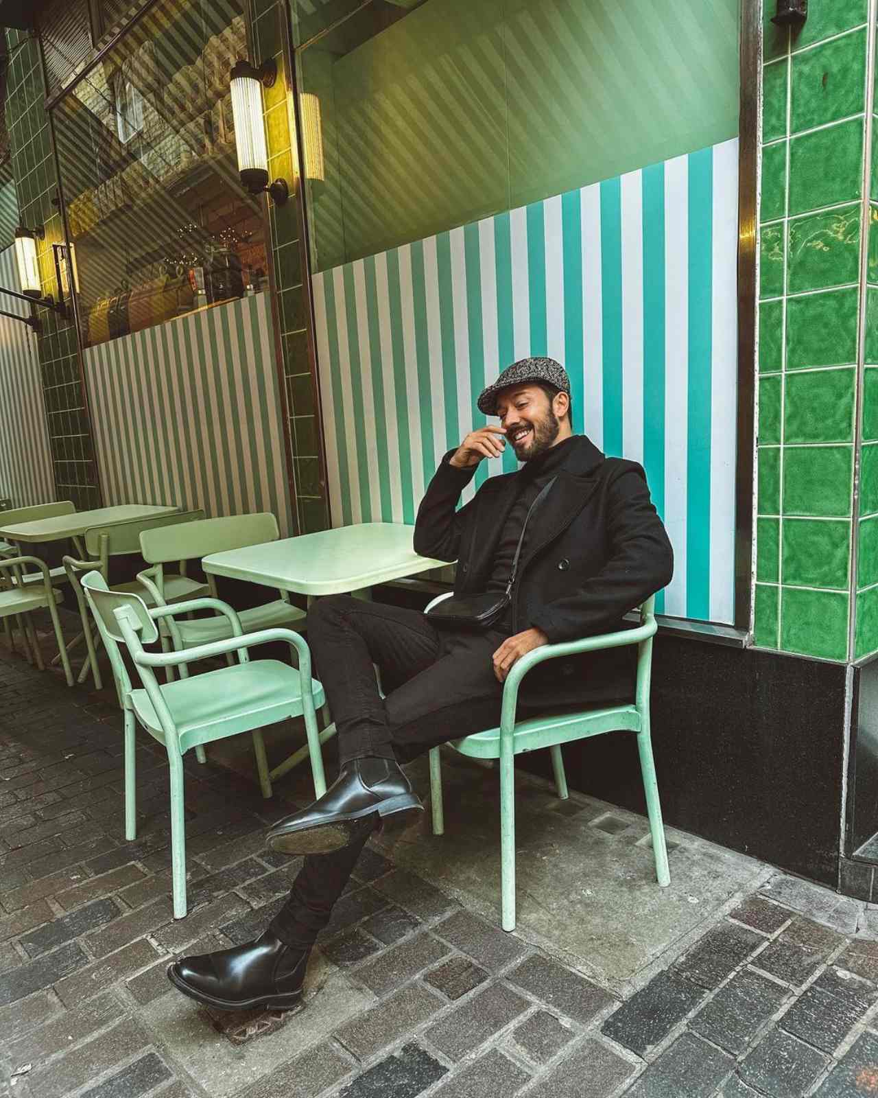 Roger Gonzalez aparece look radical VLA