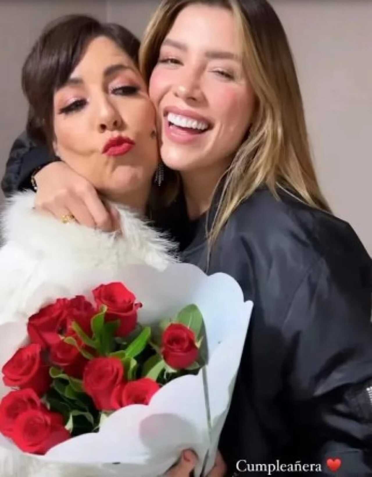 Michelle Salas festeja a su madre