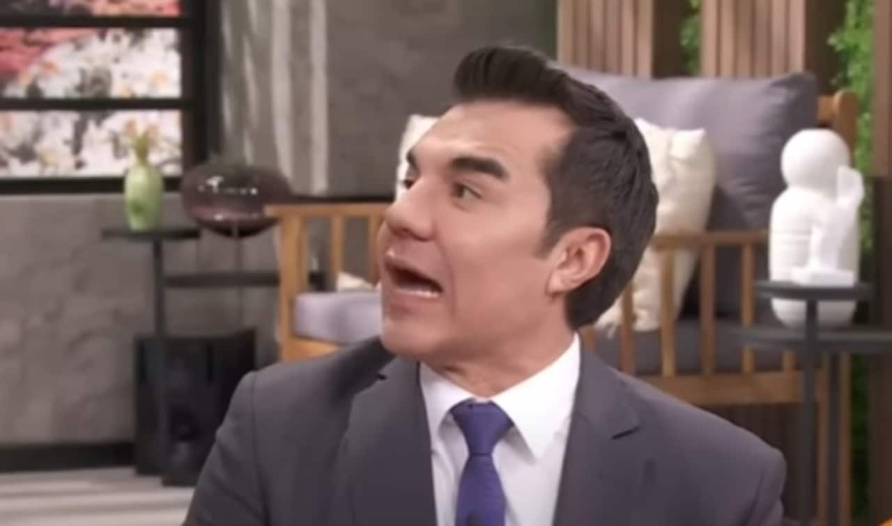 Adrian Uribe se burla en Hoy