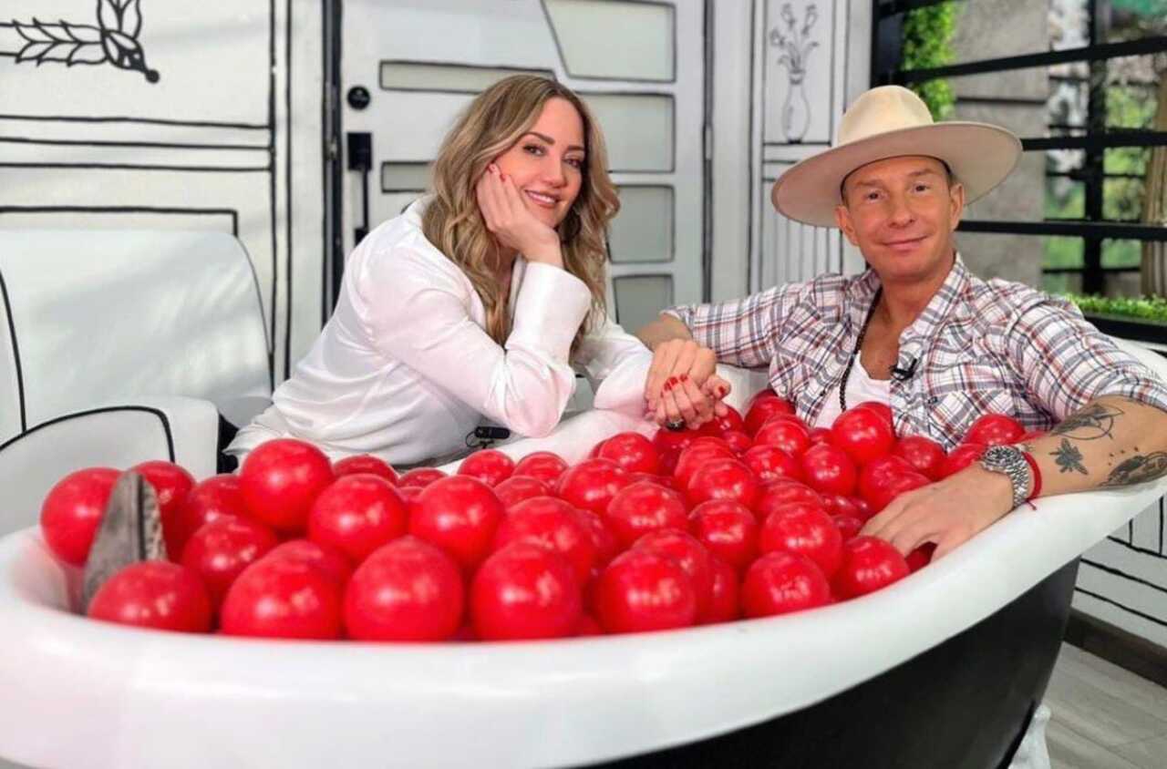 Analizan entrevista de Andrea Legarreta Erik Rubín