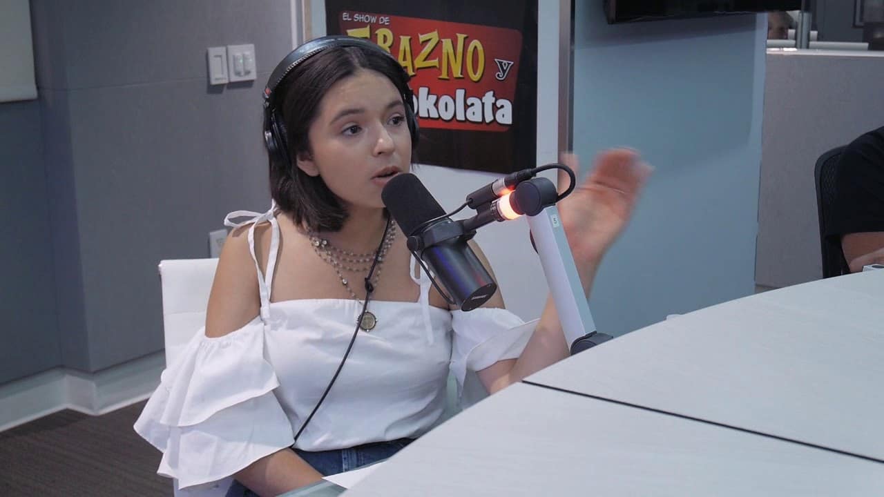 Ángela Aguilar comida francesa