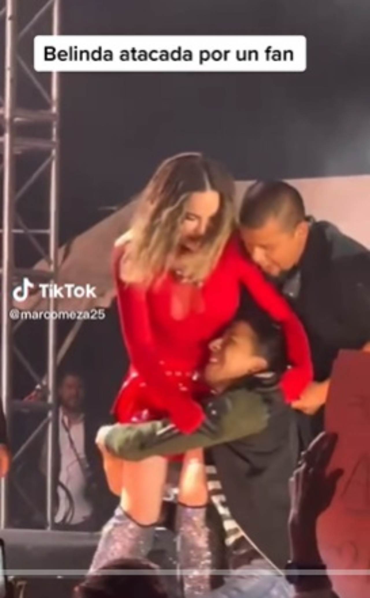 Fan ataca a Belinda tras subirse escenario