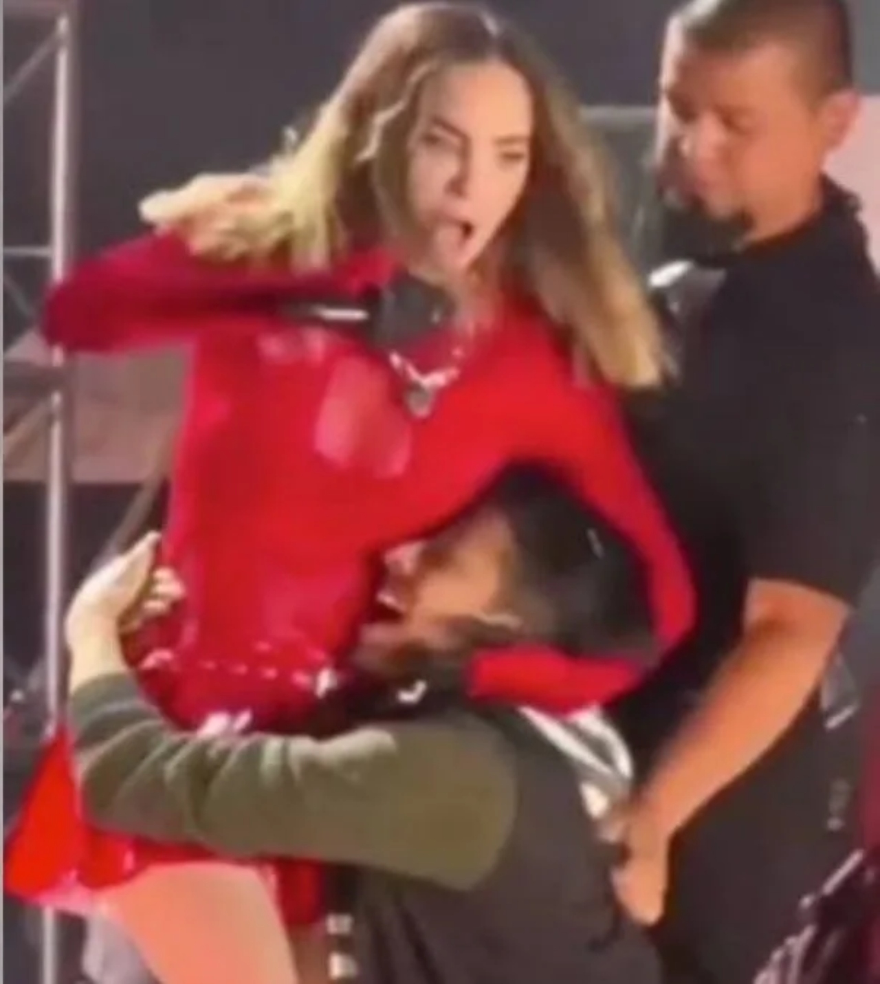 Fan Belinda respondió escenario