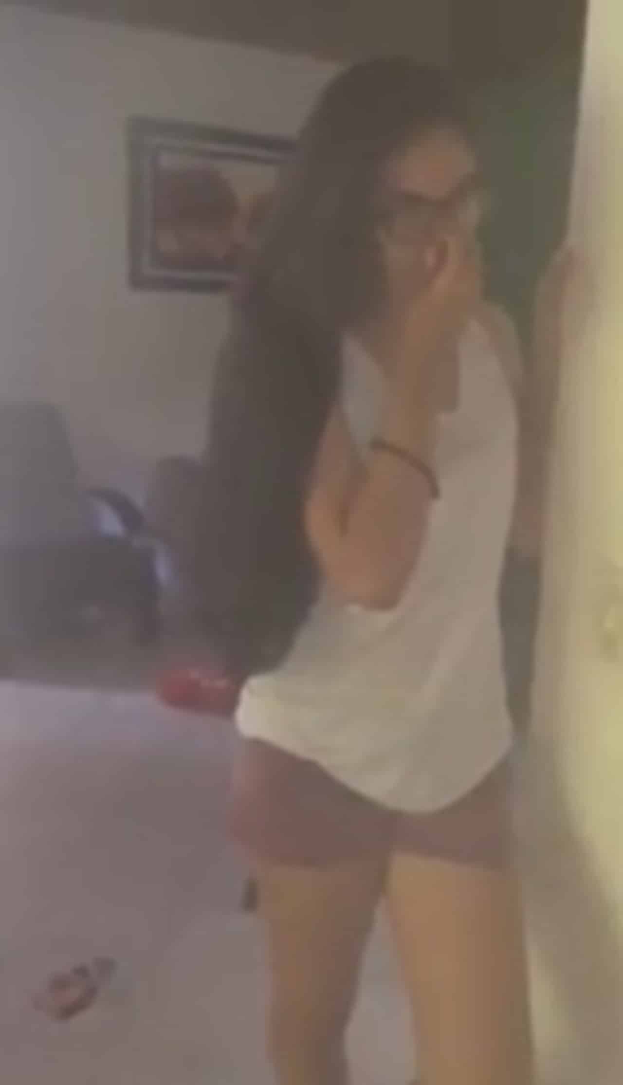 Papa pone castigo hija lavar ropa
