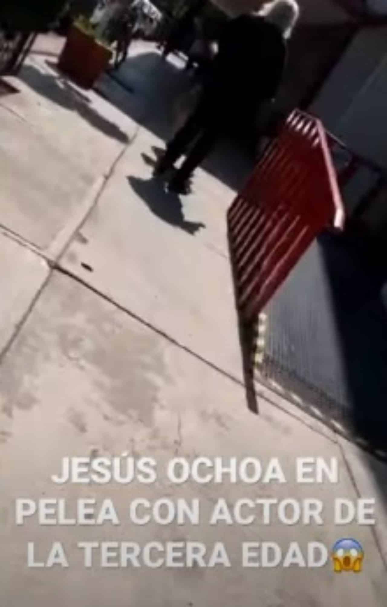 Jesus Ochoa pelea en la calle
