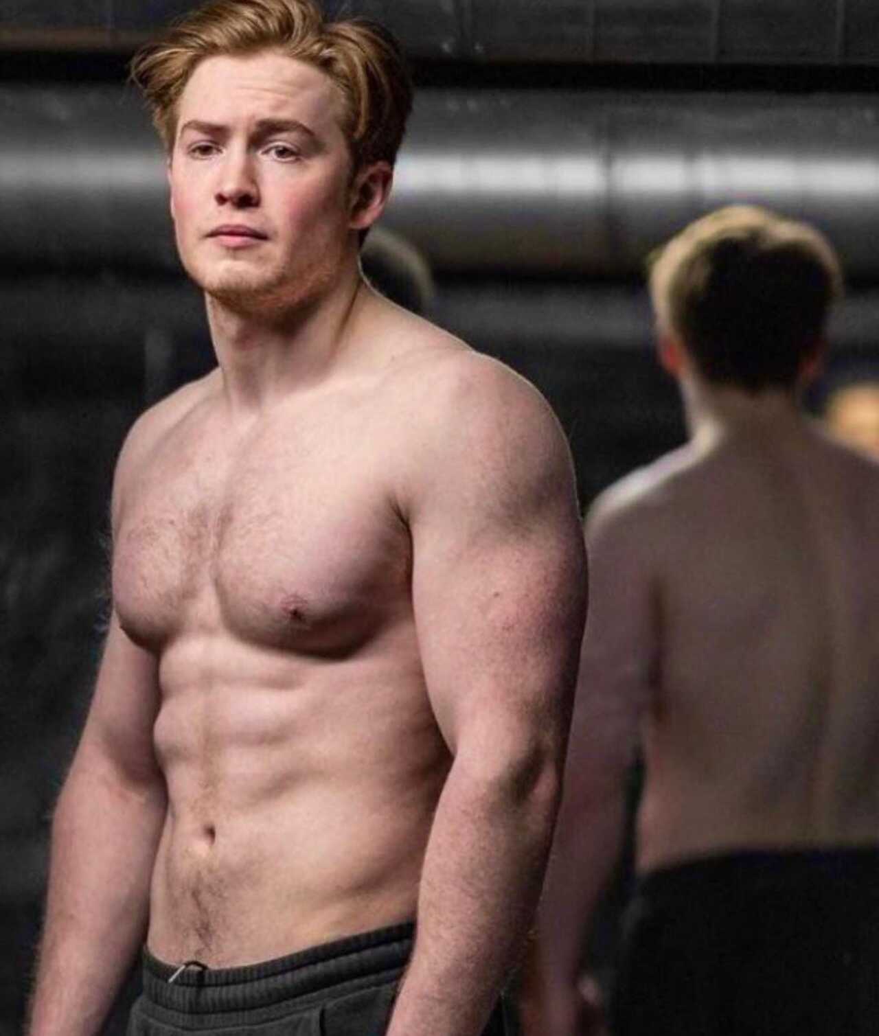 Kit Connor musculos 
