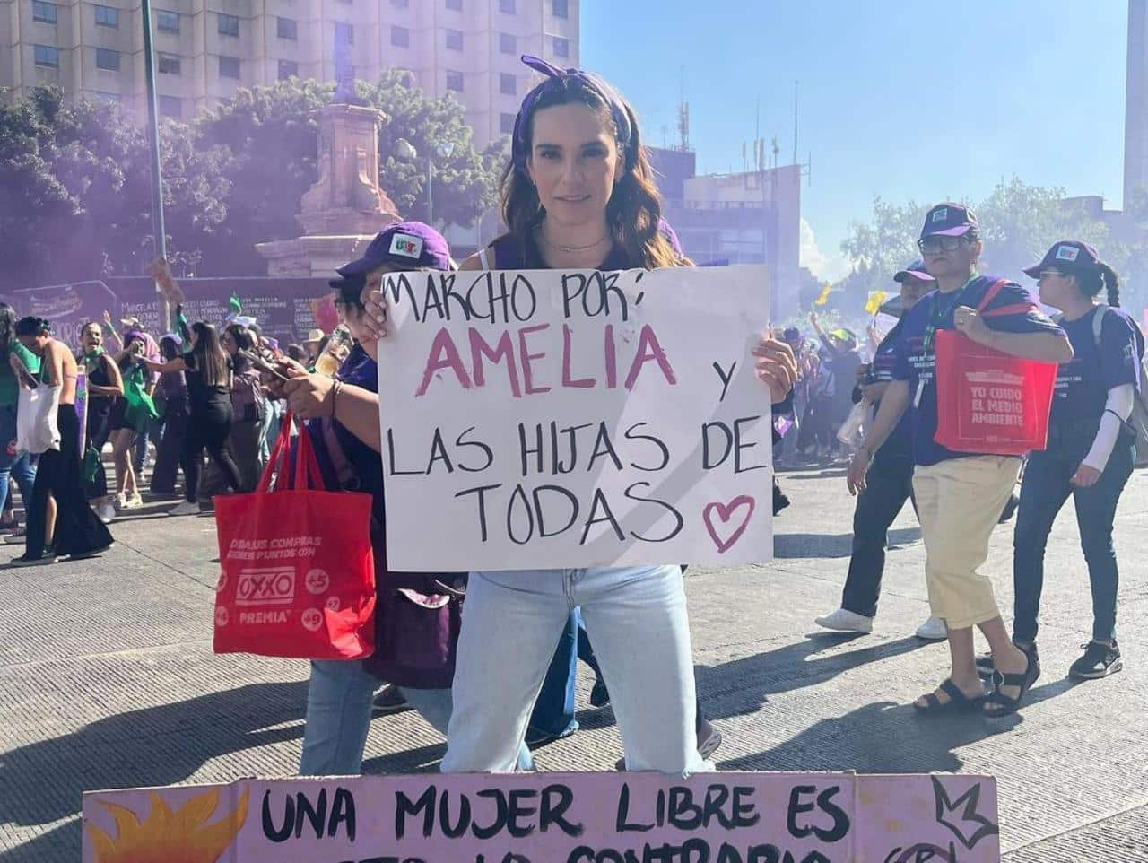 Tania Rincon famosas unieron marcha 8M