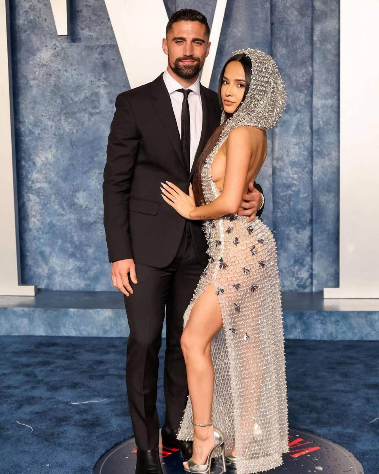 Novio Becky G le es infiel