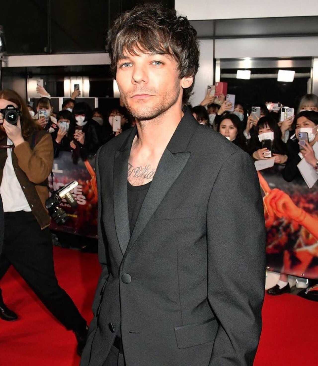 Louis Tomlinson viaja microbús
