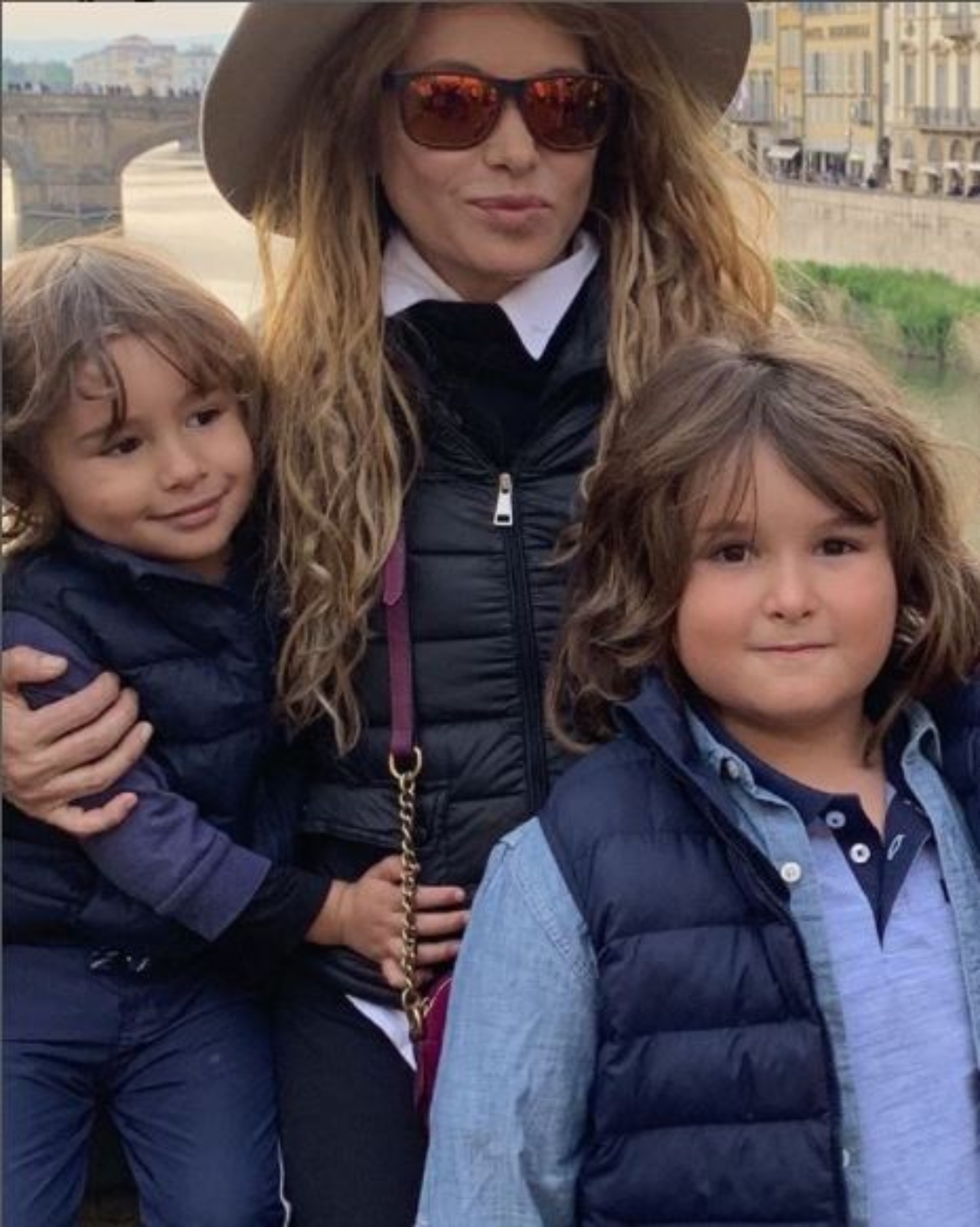 Paulina Rubio mantiene hijos papás