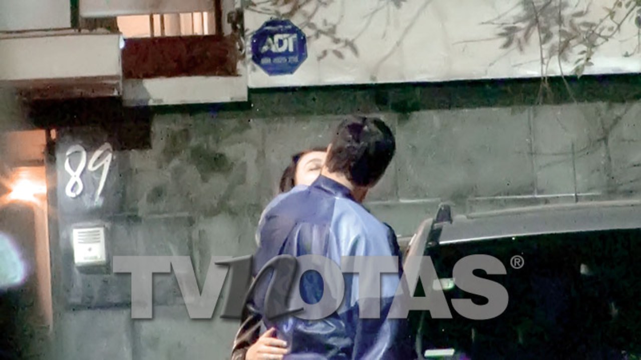 Danilo Carrera se besa Regina Velarde