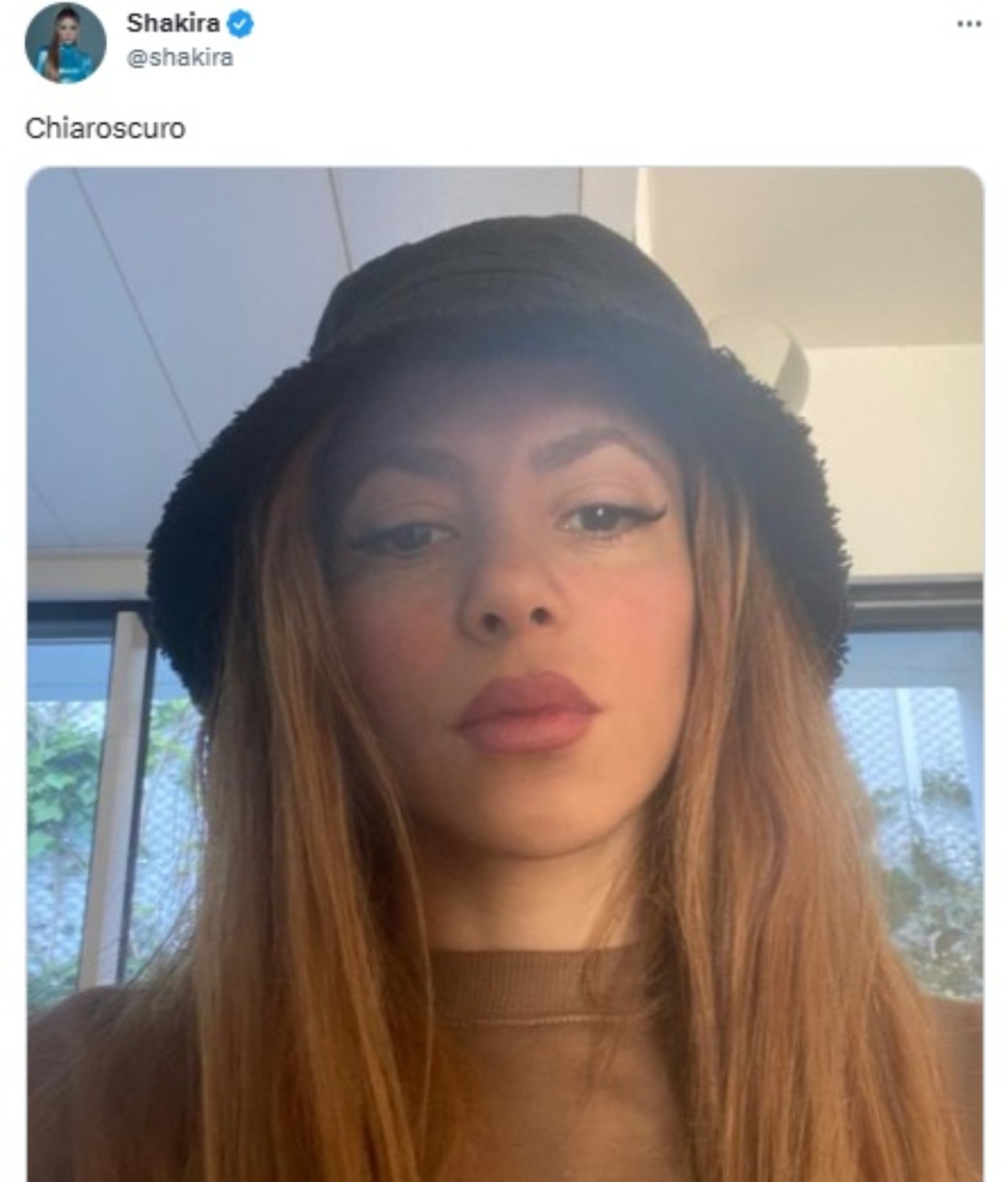 Shakira indirecta Chiaroscuro foto selfie redes