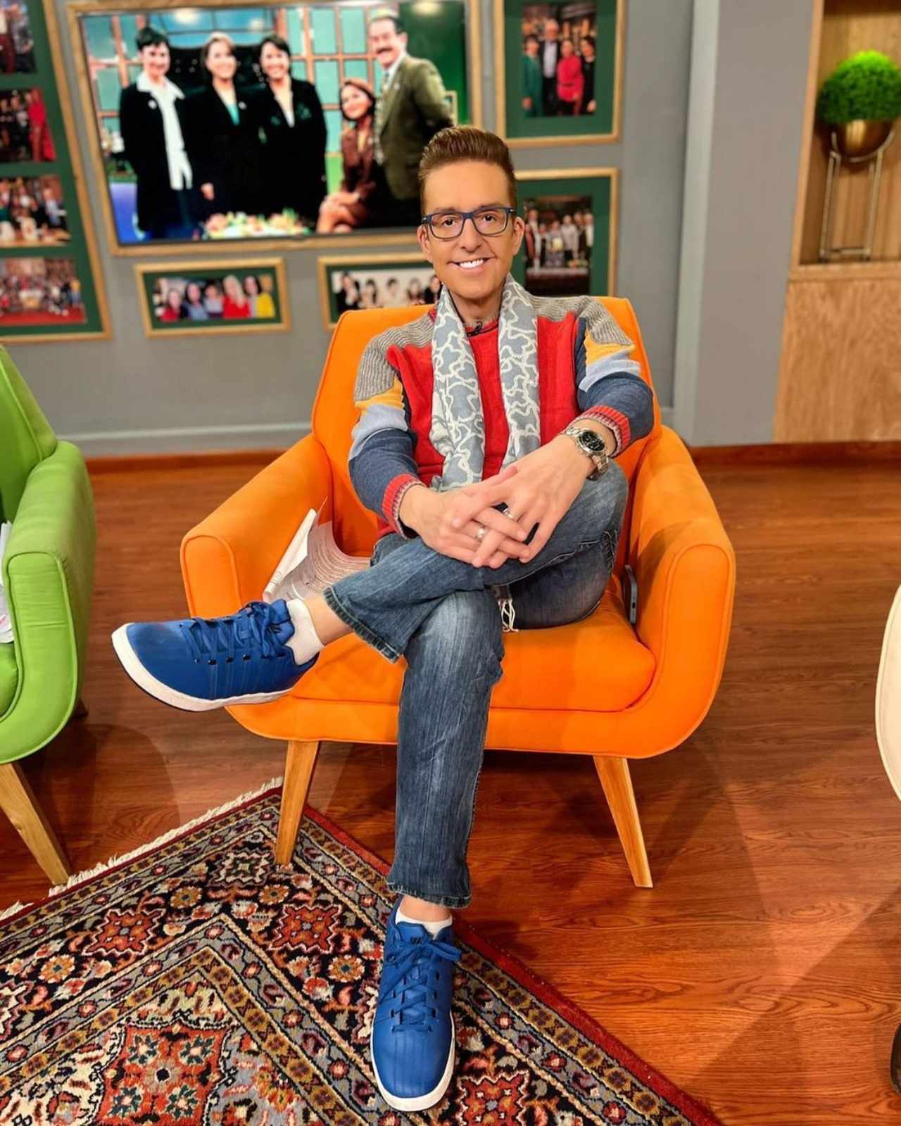 Daniel Bisogno estrena romance 24 años menor