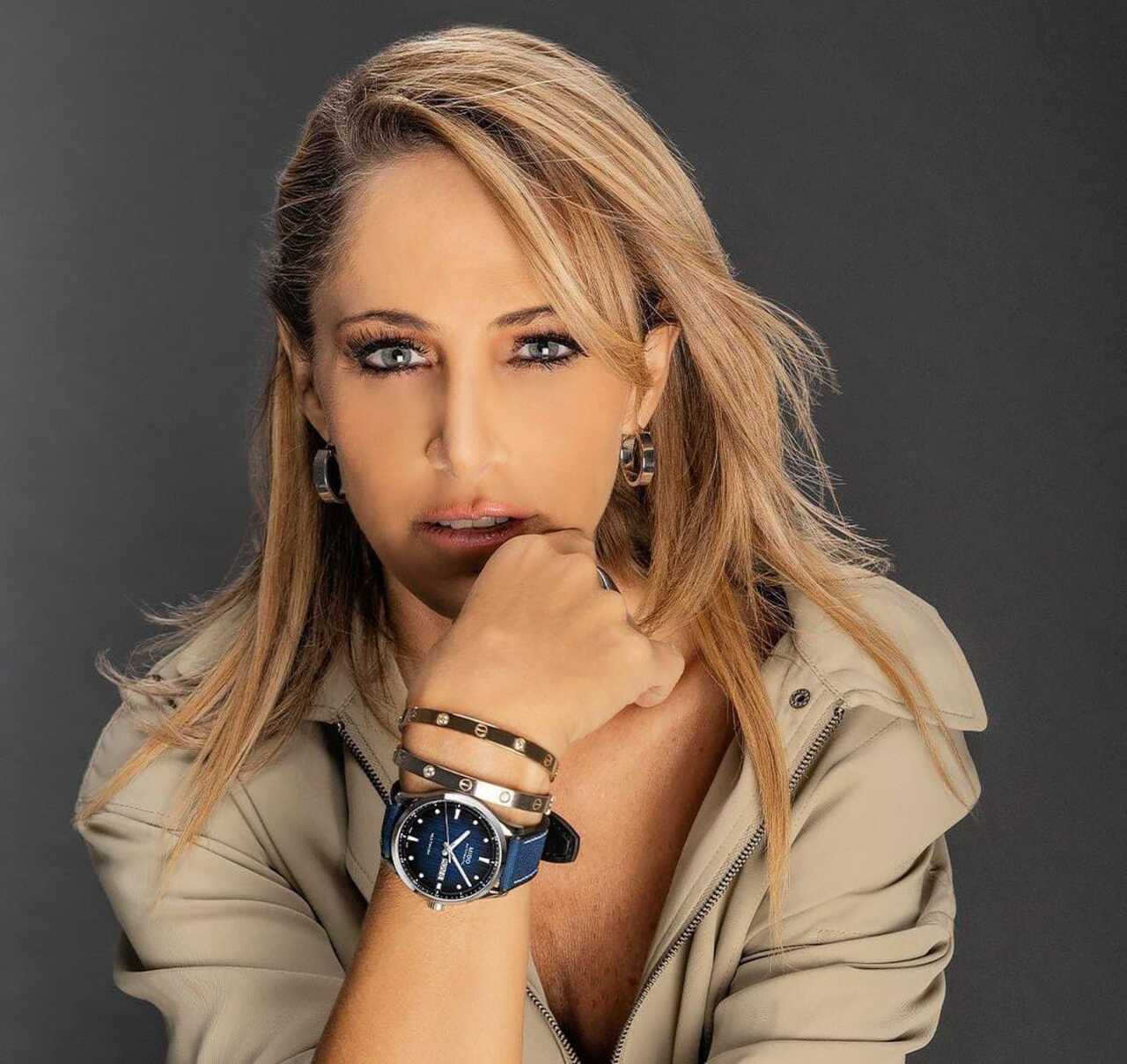 Inés Sainz se cree barbie